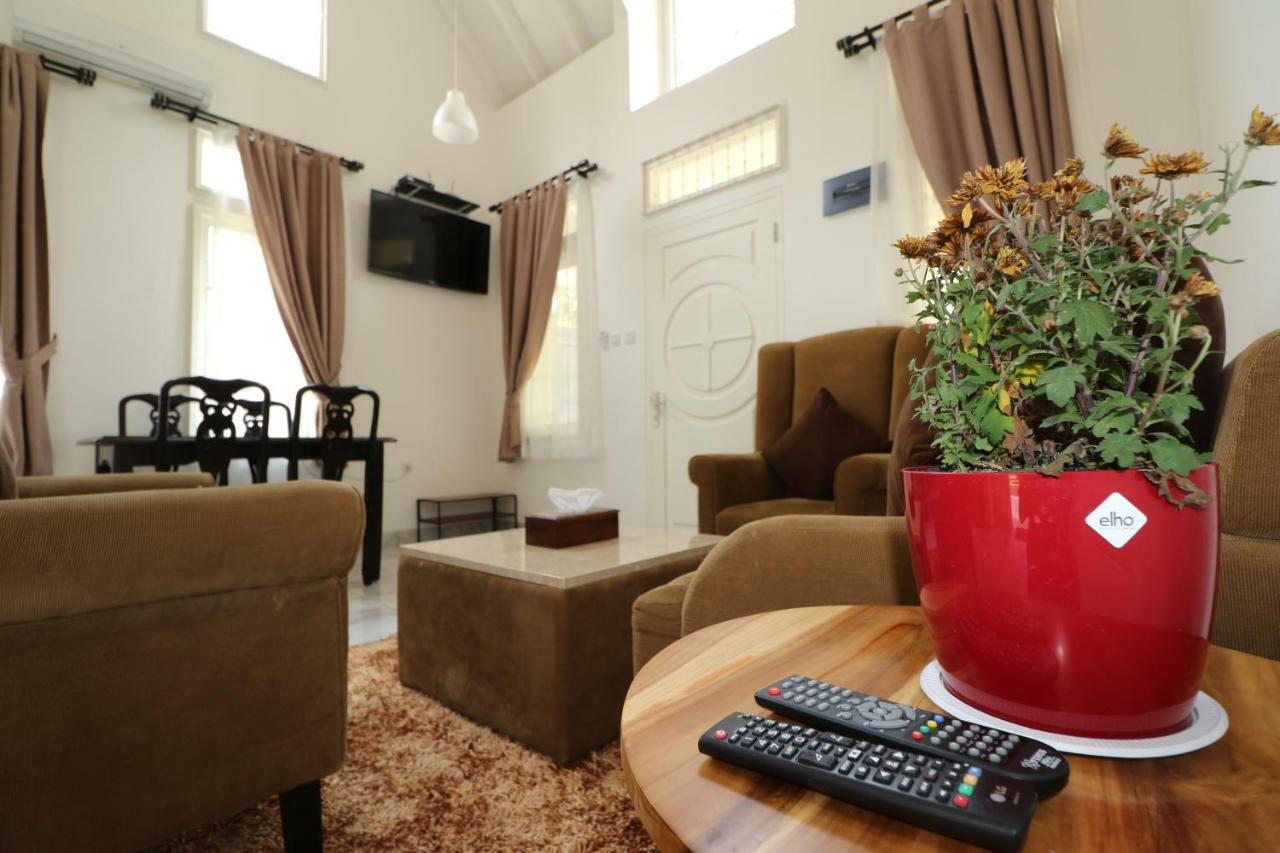 Diyar Villas Puncak R7-3 外观 照片